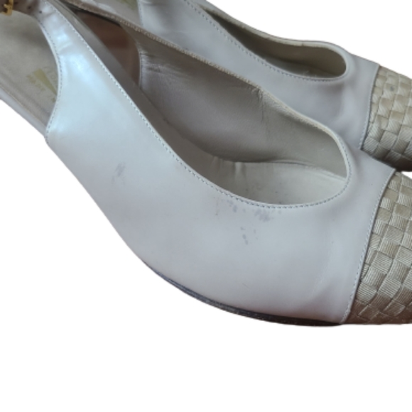 SALVATORE FERRAGAMO TAN SLING BACK - Picture 8 of 9